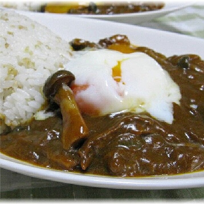 レンジで簡単!温玉ビーフ&きのこカレー☆